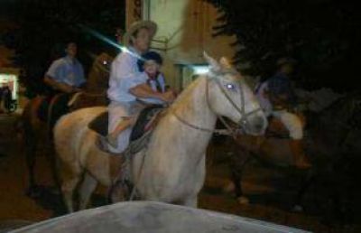 Desfile y pe�a por los 52 a�os de El Fort�n San Pedro