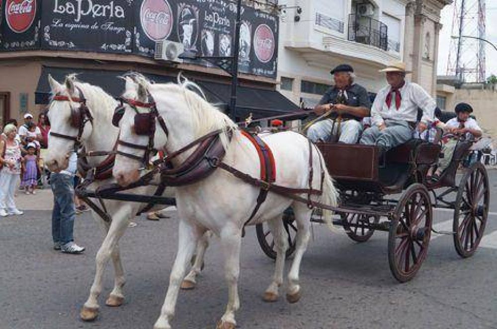 Unos mil jinetes participaron del desfile criollo y la 19� Fiesta del Resero 