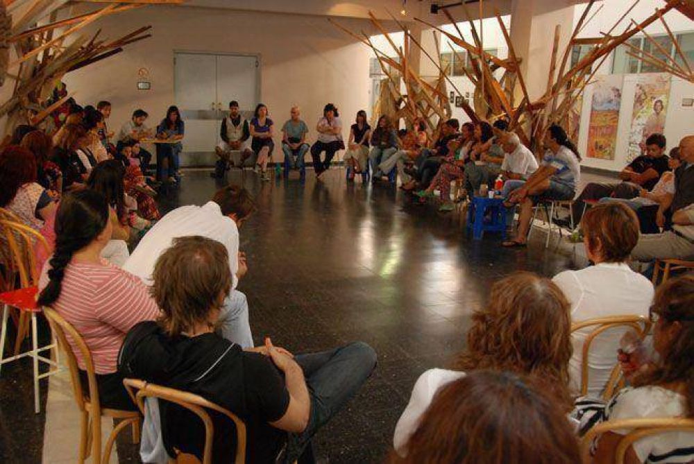 Conflicto en el CMC: trabajadores denuncian el "vaciamiento" del �rea de Educaci�n