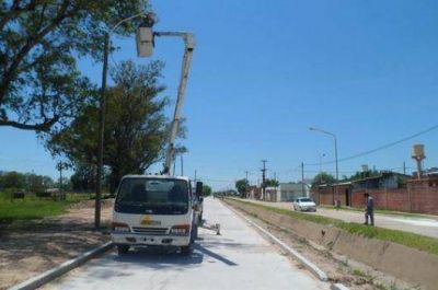 Colombi inaugura asfalto e iluminaci�n en avenida