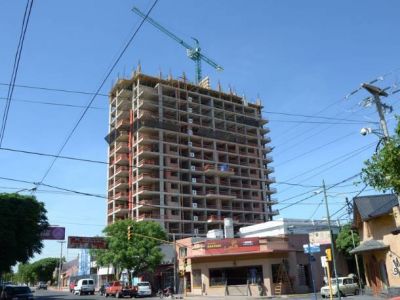 Ya hay por lo menos veinte edificios de altura en la ciudad