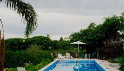 Un cami�n cisterna de Aguas del Norte llen� una pileta en San Lorenzo