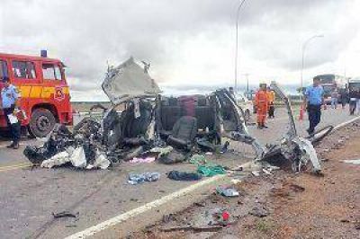 Dos j�venes santiague�os en grave estado tras terrible choque en ruta 9