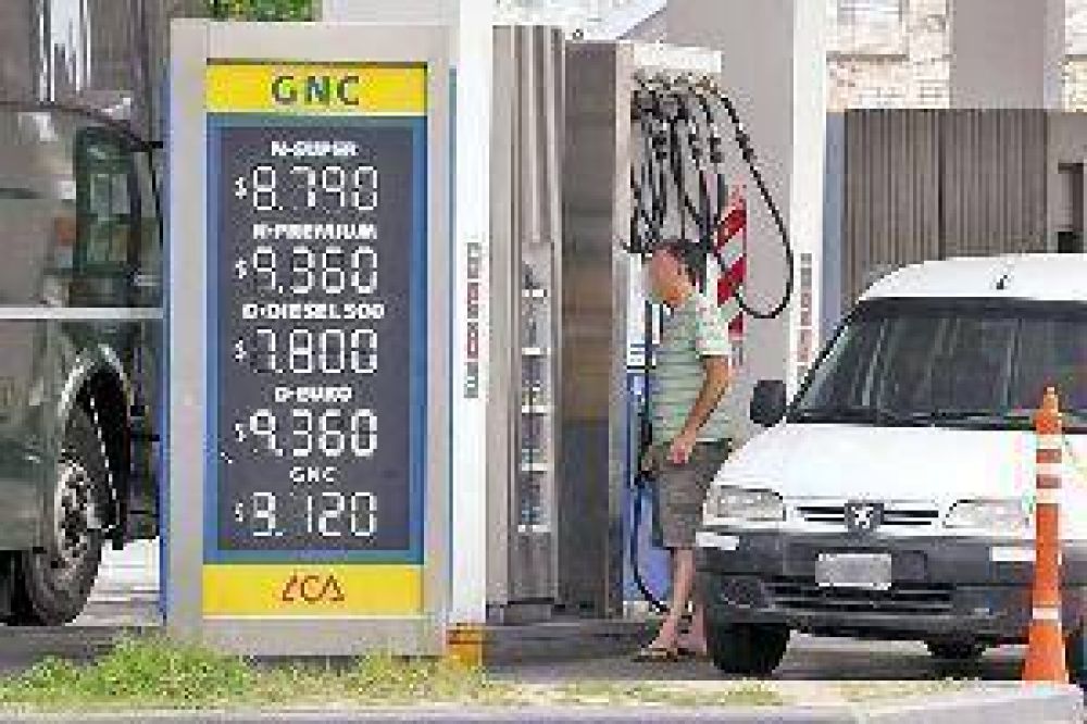 La nafta premium roza los $10 por litro en Santiago y se prevn nuevos ajustes