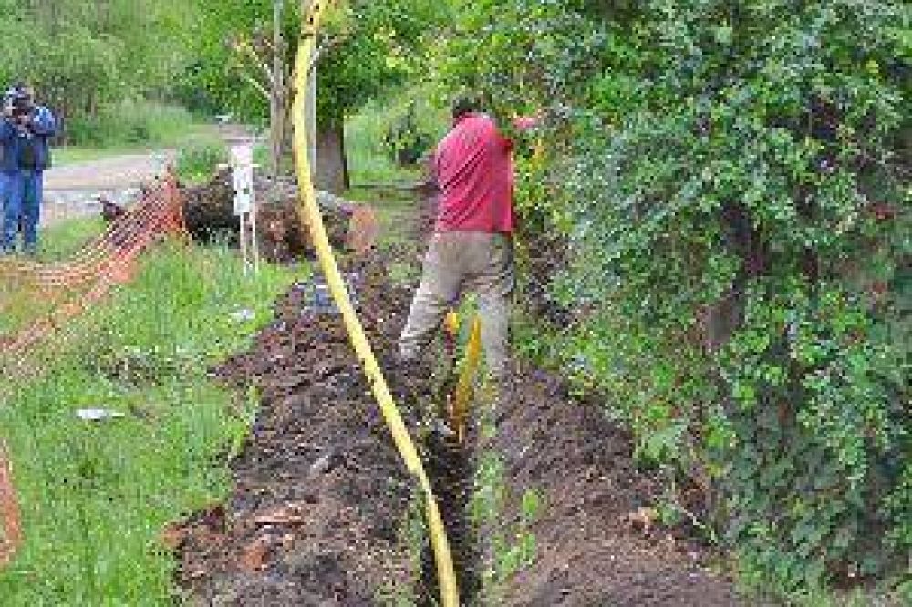 La municipalidad impulsa completar la red de gas natural de la capital en 2014