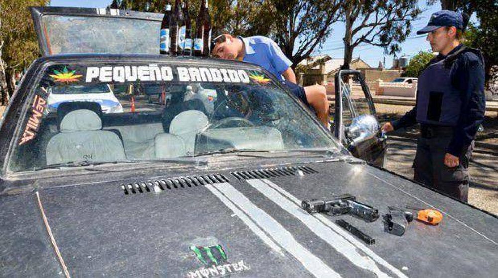 Detienen a dos delincuentes que escapaban tras un asalto en Km 3