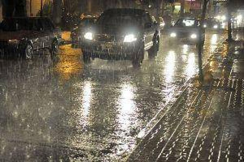 Tras 42 grados de sensaci�n t�rmica el cambio de clima lleg� anoche a Santiago