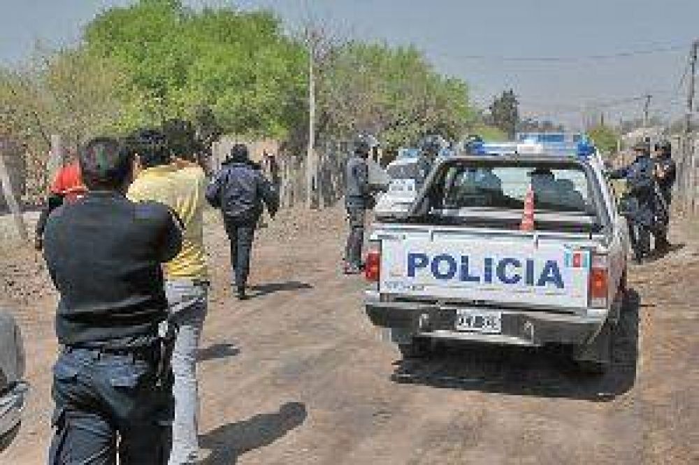Asaltan a mujer que ingresaba su camioneta y la despojan de $ 5.700
