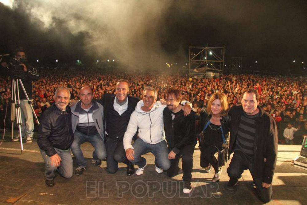 Multitudinaria fiesta aniversario de la ciudad