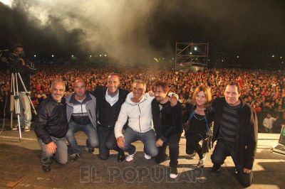 Multitudinaria fiesta aniversario de la ciudad