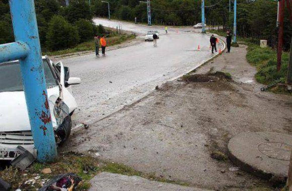 Cuatro j�venes heridos en un violento accidente