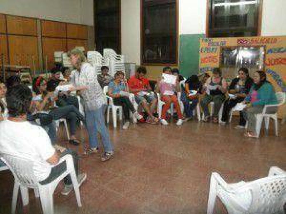 Visita del CURS al CENS N� 451 y Taller de Orientaci�n Vocacional