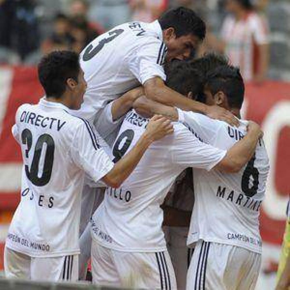 La f�rmula ante Col�n: gran corner de Ver�n, cabezazo del Chavo y gan� 1 a 0 el Le�n