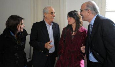 Tomada dio su apoyo a los nuevos legisladores