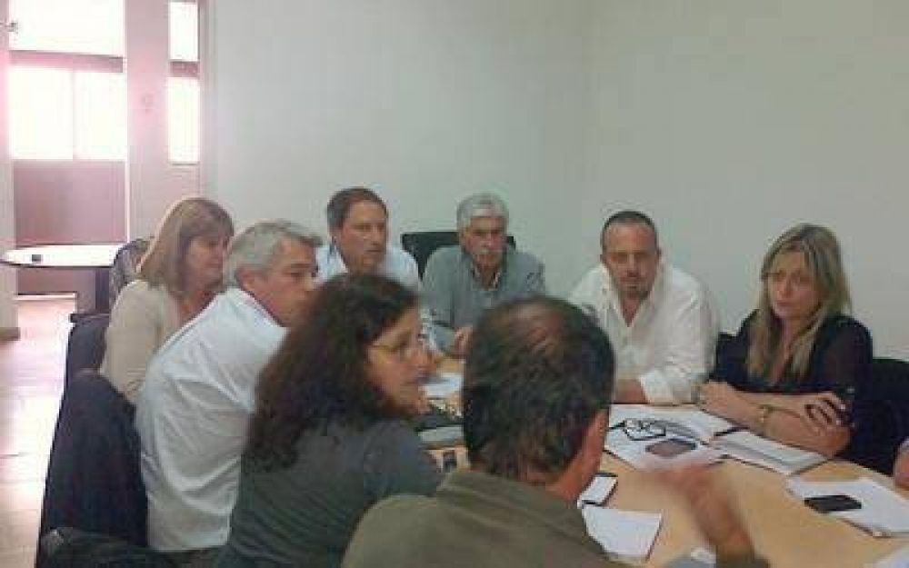 Feb reclam� a De Luc�a por salarios adeudados a docentes