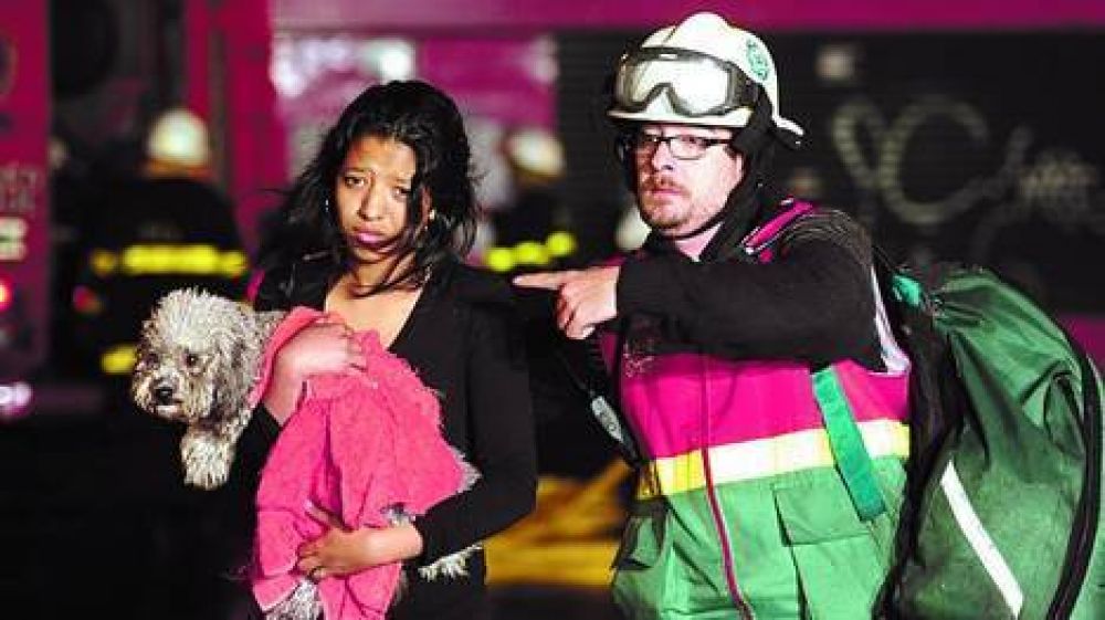 Susto y evacuados por un incendio en Balvanera