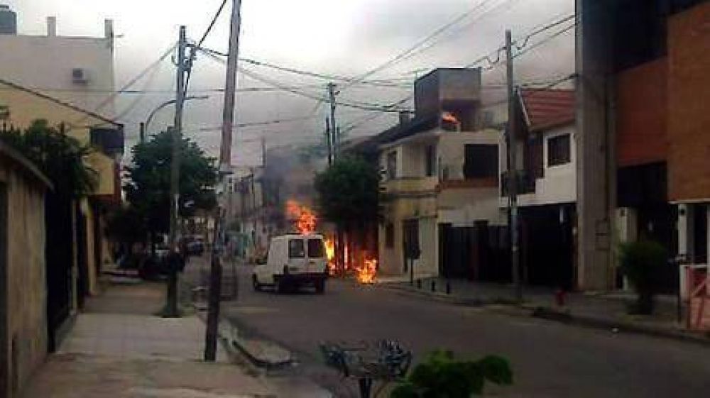 Explosi�n en una casa de Valent�n Alsina por un escape de gas