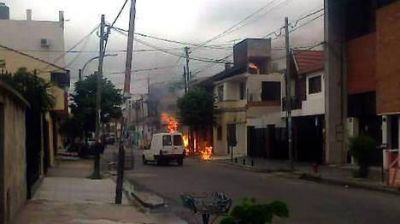 Explosi�n en una casa de Valent�n Alsina por un escape de gas