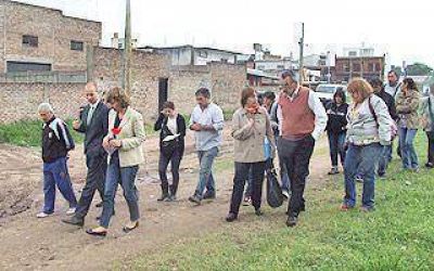 Familiares de desaparecidos visitaron la plaza del Memorial