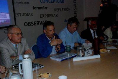 Varela dijo que hay 9 empresas interesadas en la construcci�n del nuevo Hospital
