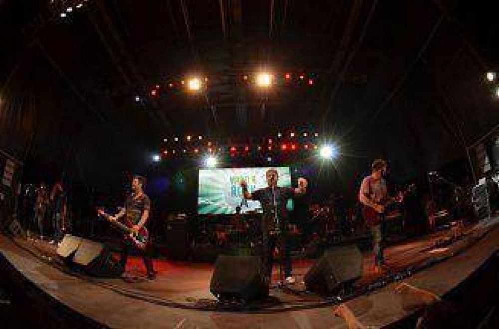 Los Pericos cerraron la �ltima noche del Varela Rock