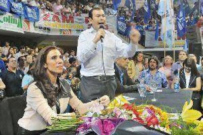Multitudinario plenario en La Banda apoy� la candidatura de Claudia Zamora