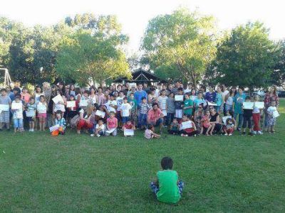 Entregaron becas a los mejores compa�eros