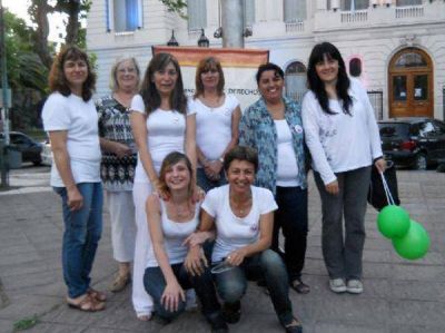 Hicieron una folleteada en Plaza Mitre por el "D�a Mundial de la Infancia"