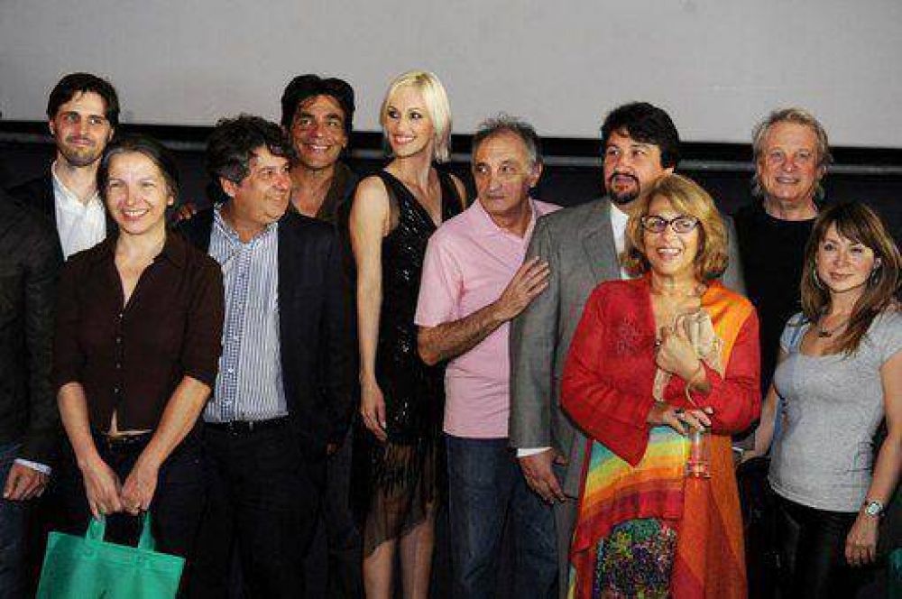 En una noche de alfombra roja, Closs, Pablo Echarri y otras figuras lanzaron el Festival de Cine de las Tres Fronteras