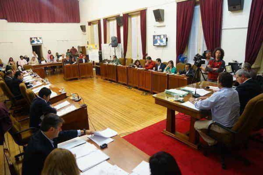 RESOLVIERON SOLICITAR A INZA QUE INTERVENGA EN EL PROBLEMA SUSCITADO EN EL BARRIO CERAMISTA
