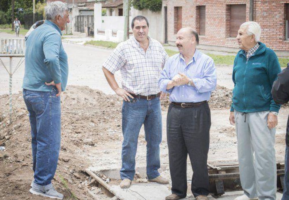 Inza recorri� las obras sobre calle Tiro Federal