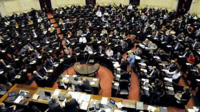 Titula Infobae: "Una denuncia de fraude traba la jura de tres senadores en Salta"